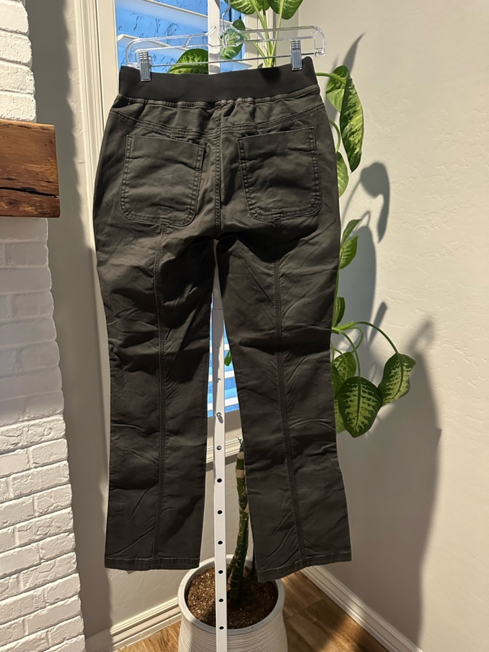 Flamingals Solid Stitch Detail Drawstring Mid Rise Straight Leg Cargo XS NWT - Picture 8 of 8